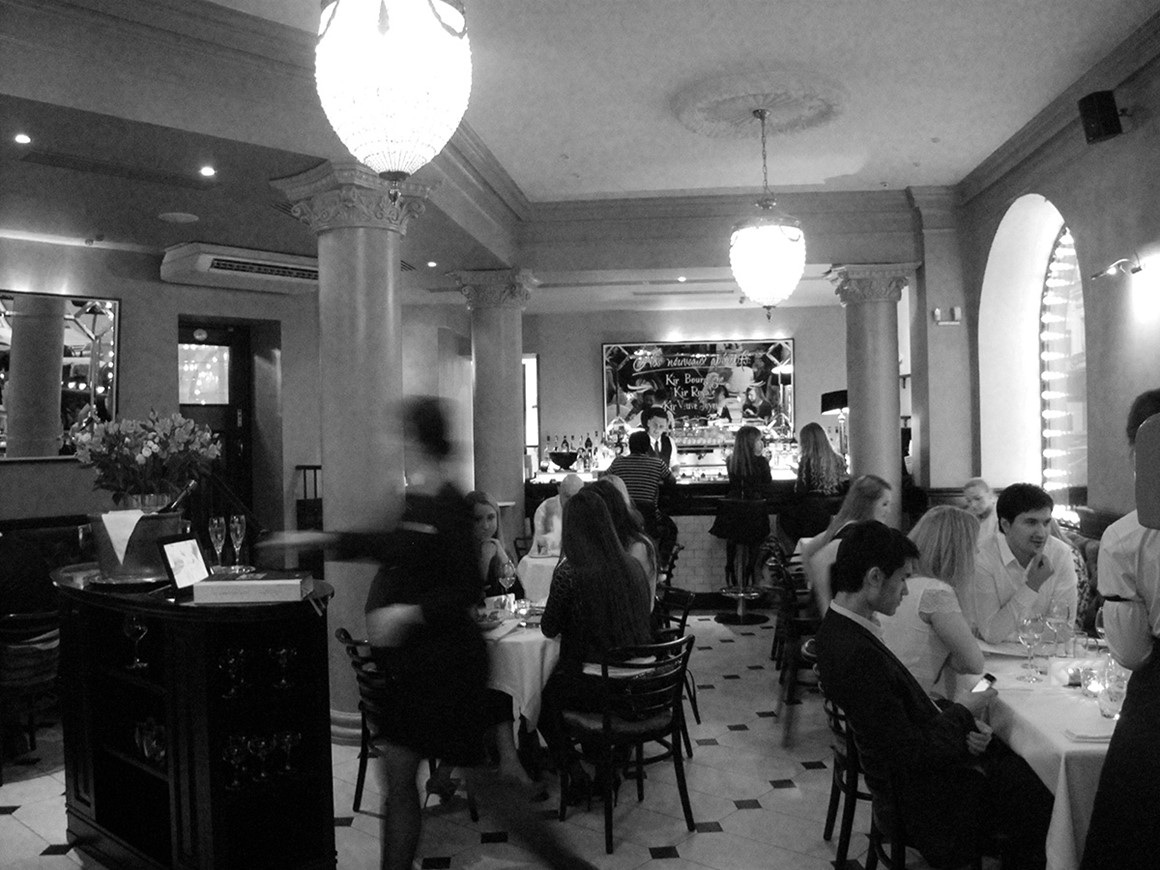 Der Loup de mer im «Café de Luxe» ist so perfekt wie das Ambiente.
