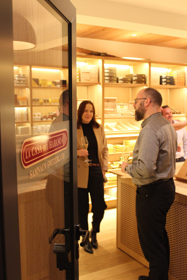 32_lcdh_s.jpeg 32_lcdh_s.jpeg