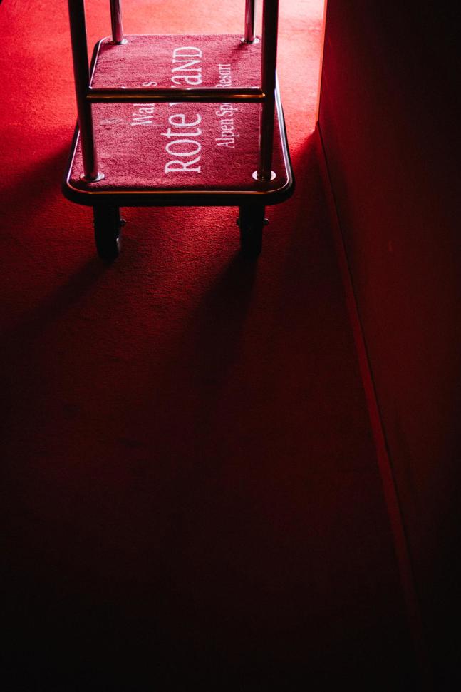 rote-hotelgang-c-pertramer.jpg rote-hotelgang-c-pertramer.jpg