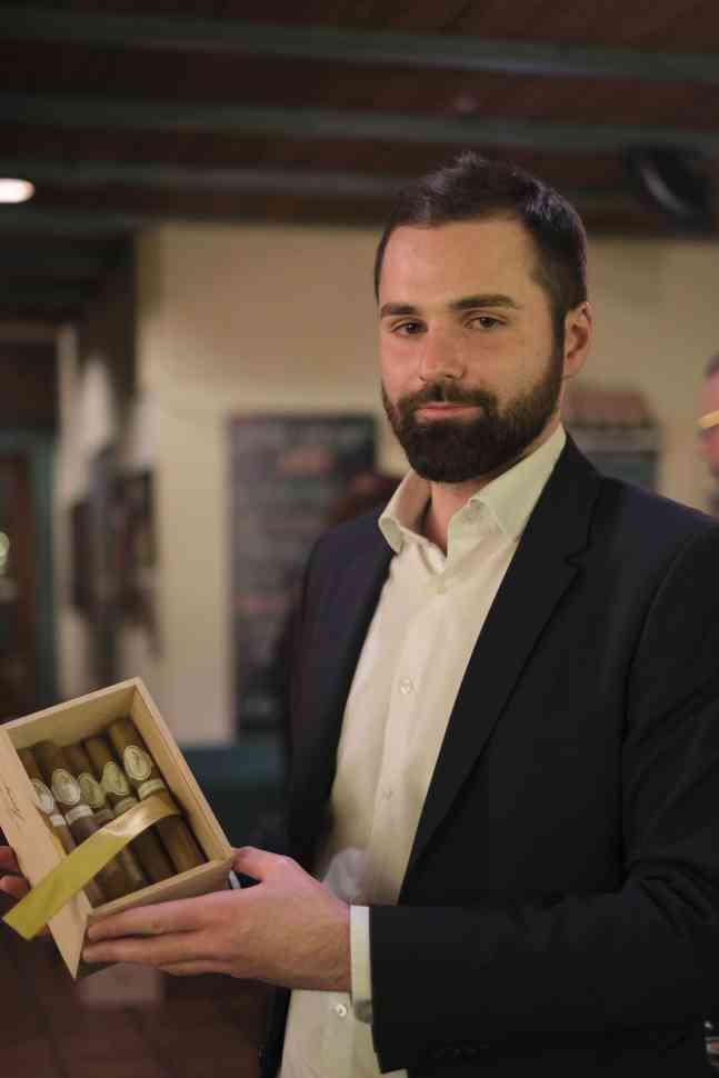 Präsentierte die passenden Zigarren: Kerin Guscelli von Oettinger Davidoff