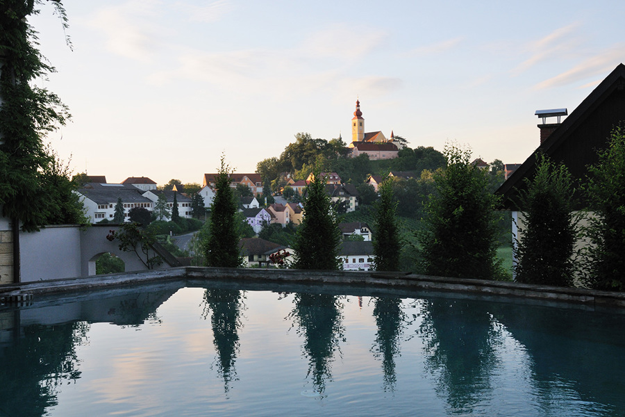 An der Grenze und darüber hinaus