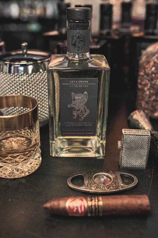 Die Kreation Lilly’s Cherry White ist allen Töchtern gewidmet und besteht aus weissem Rum, Kirsche, Madagaskar-Vanille und Karamell. Dazu passt eine Partagás Maduro No. 2.