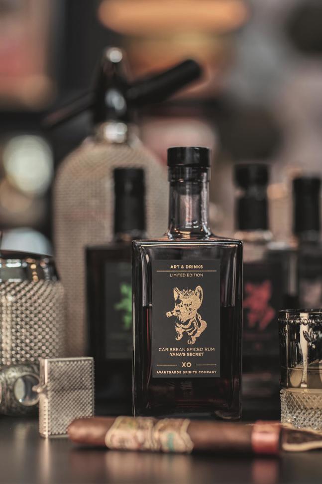 Die Aromabombe Yana’s Secret besteht aus drei XO-Rums und natürlichen Aromen von Gebäck, Waldbeeren, Orange sowie Mandel.