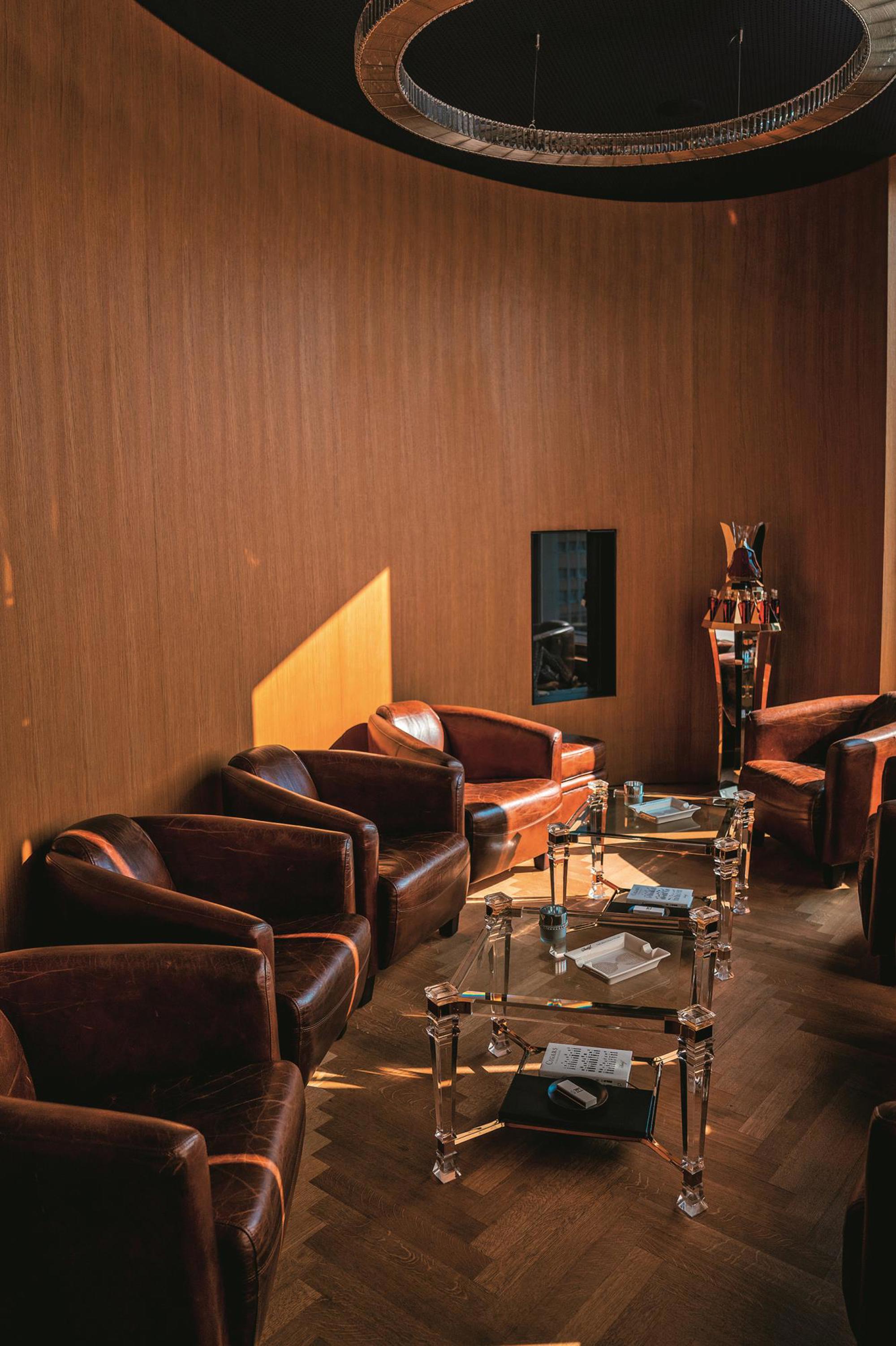 cigar-lounge1.jpg